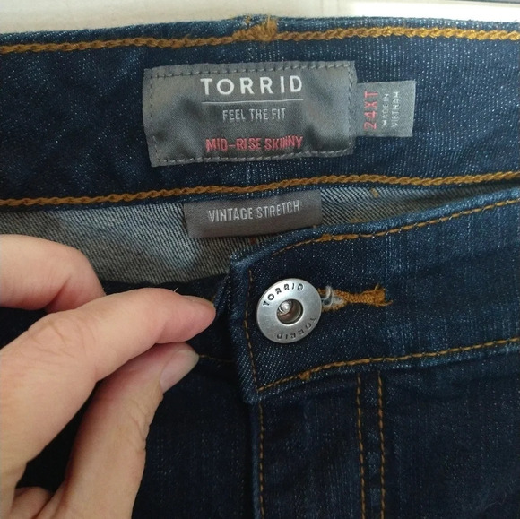 Torrid feel the fit mid rise dark wash skinny jeans pants stretch size 24XT - Picture 3 of 4